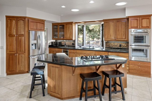 20445 Steamboat Court, Bend, OR 97702