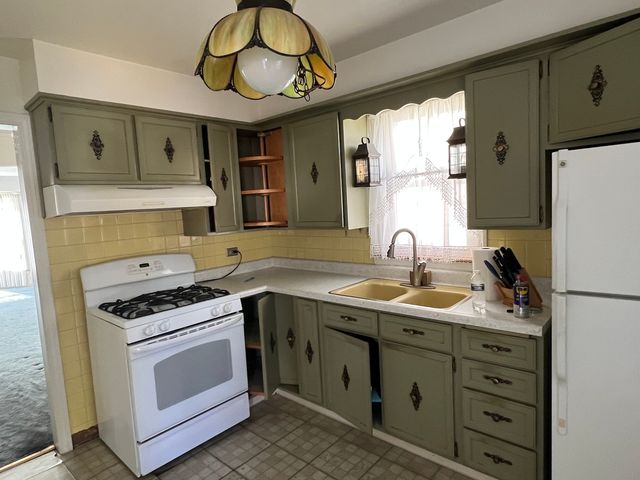 7324 W Myrtle Avenue, Chicago, IL 60631
