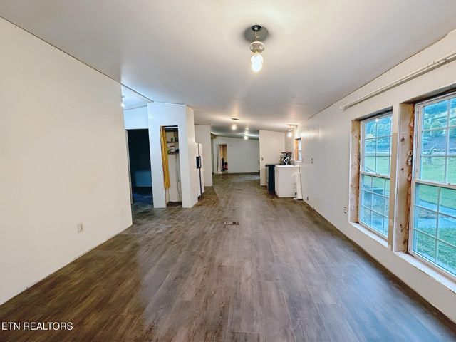 2065 Waldens Creek Rd, Sevierville, TN 37862