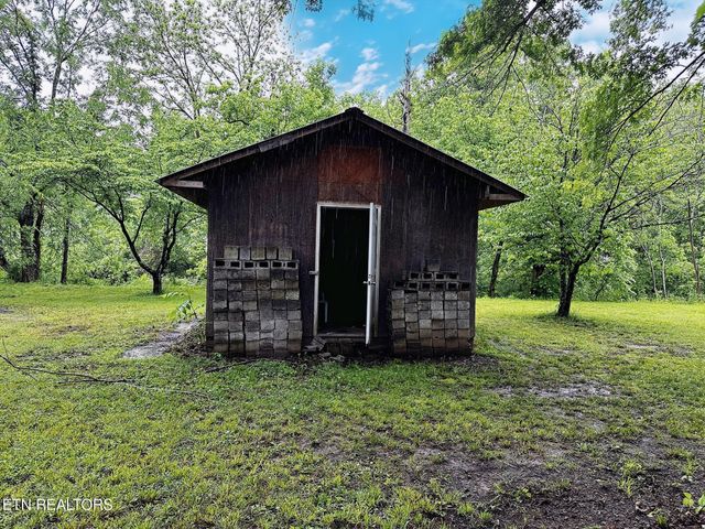 2065 Waldens Creek Rd, Sevierville, TN 37862