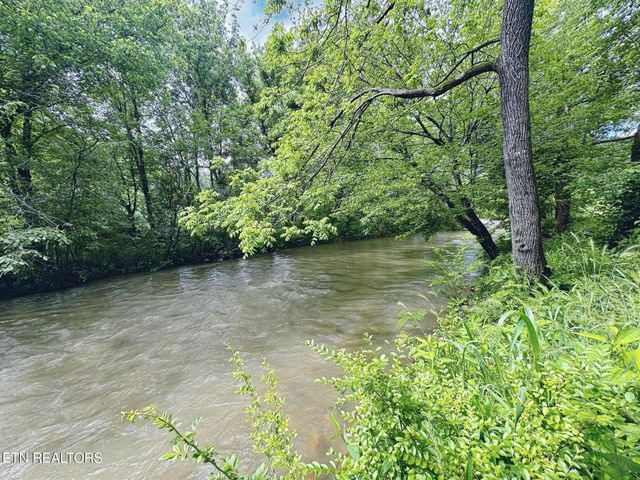 2065 Waldens Creek Rd, Sevierville, TN 37862