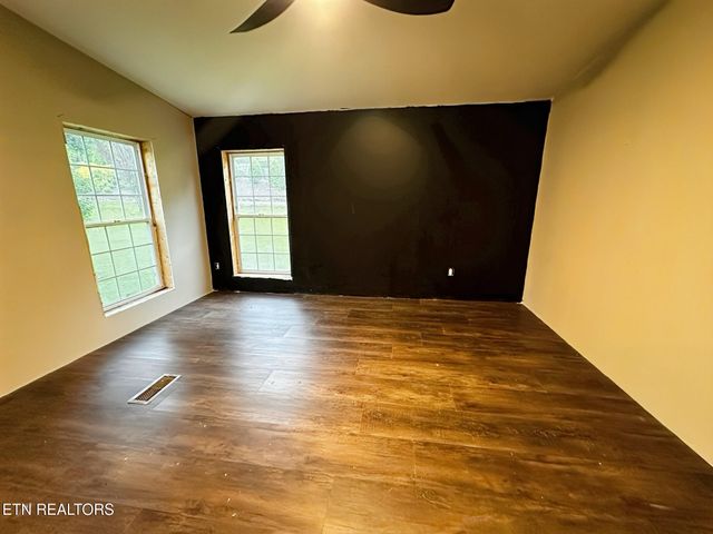 2065 Waldens Creek Rd, Sevierville, TN 37862