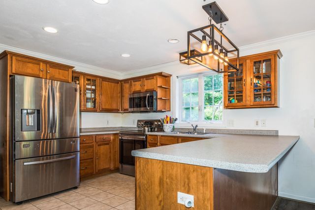 7 Squire Drive, Somersworth, NH 03878