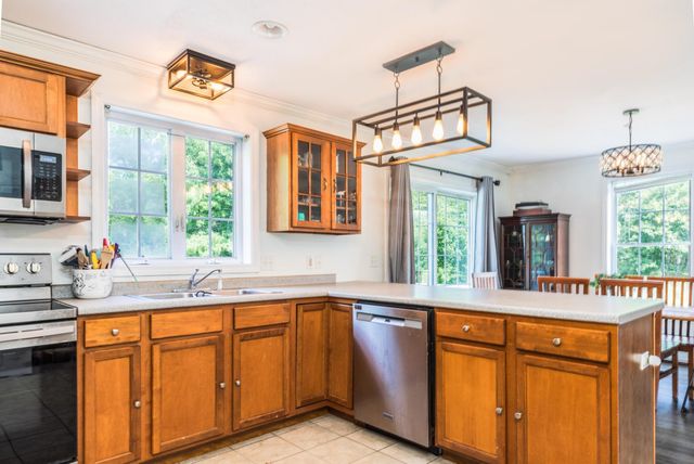 7 Squire Drive, Somersworth, NH 03878