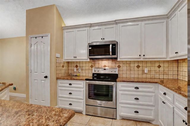 11807 Briarwood Lane, Montgomery, TX 77356