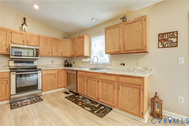 9689 Shannon Hill Rd, Louisa, VA 23093