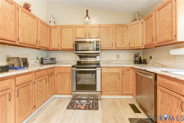 9689 Shannon Hill Rd, Louisa, VA 23093