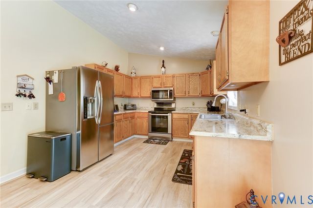 9689 Shannon Hill Rd, Louisa, VA 23093