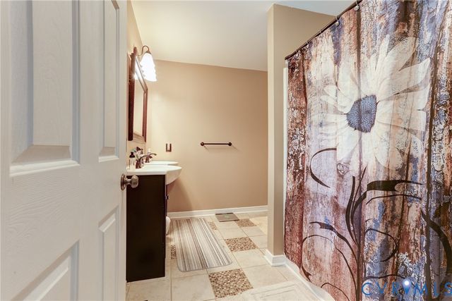 9689 Shannon Hill Rd, Louisa, VA 23093