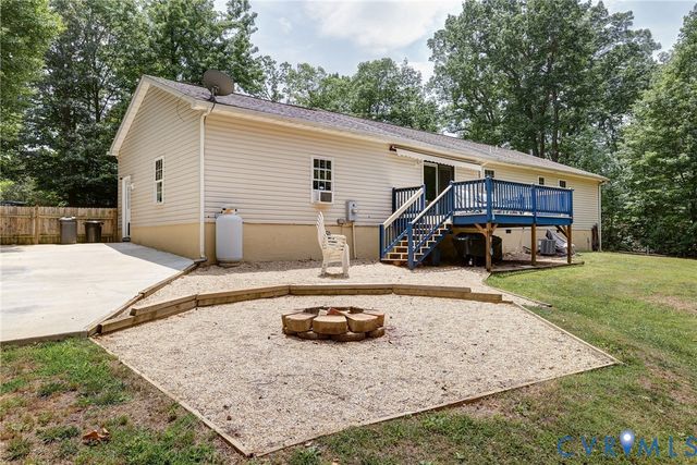 9689 Shannon Hill Rd, Louisa, VA 23093