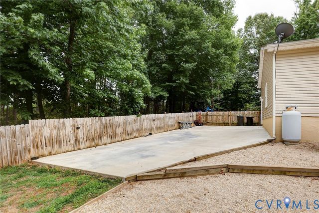 9689 Shannon Hill Rd, Louisa, VA 23093