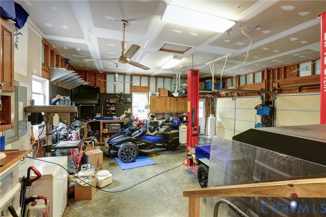 9689 Shannon Hill Rd, Louisa, VA 23093
