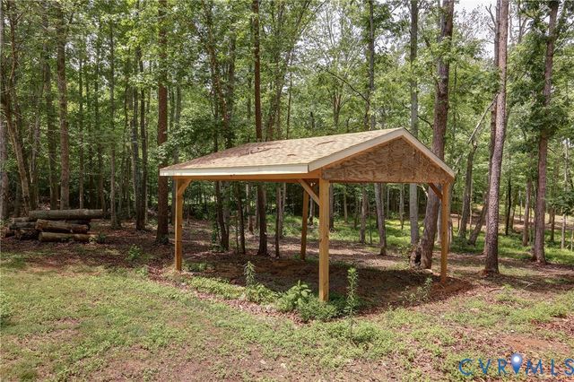 9689 Shannon Hill Rd, Louisa, VA 23093