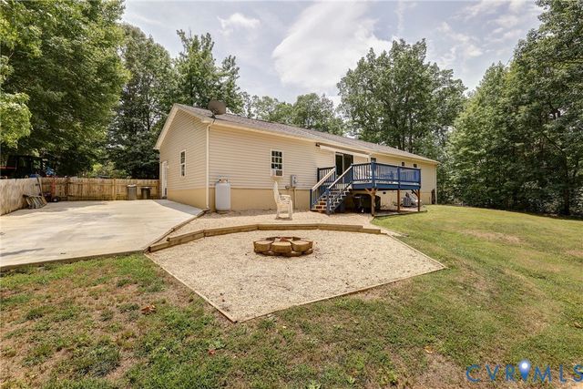 9689 Shannon Hill Rd, Louisa, VA 23093