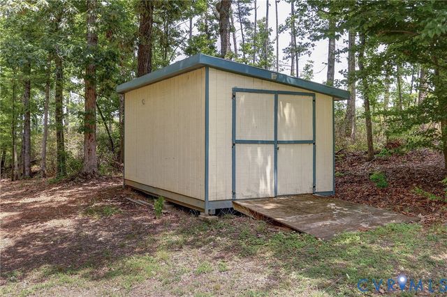 9689 Shannon Hill Rd, Louisa, VA 23093