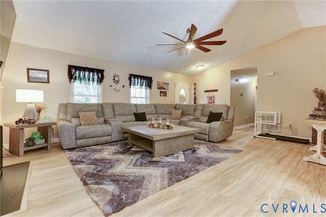 9689 Shannon Hill Rd, Louisa, VA 23093