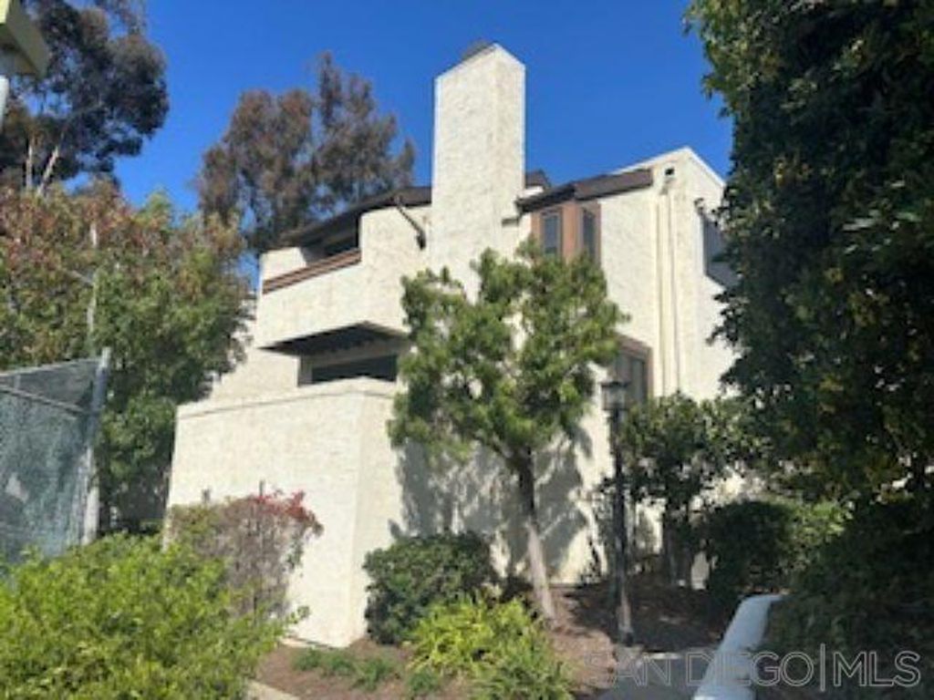 2258 Caminito Pescado 11, San Diego, CA 92107