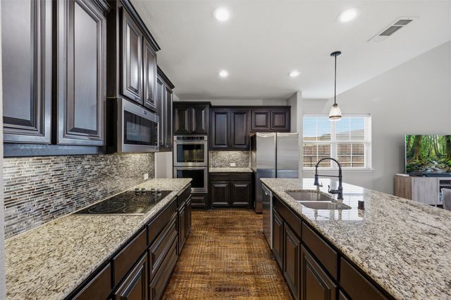 1215 The Trails Drive, Blue Ridge, TX 75424