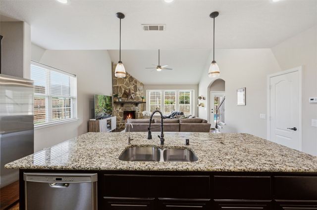 1215 The Trails Drive, Blue Ridge, TX 75424