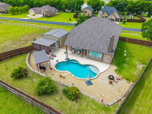 1215 The Trails Drive, Blue Ridge, TX 75424