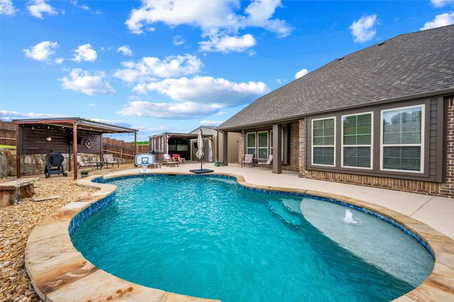 1215 The Trails Drive, Blue Ridge, TX 75424