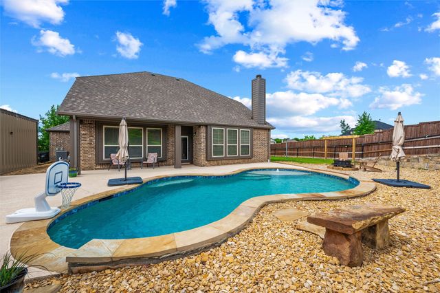 1215 The Trails Drive, Blue Ridge, TX 75424
