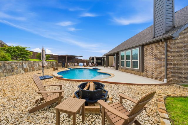 1215 The Trails Drive, Blue Ridge, TX 75424
