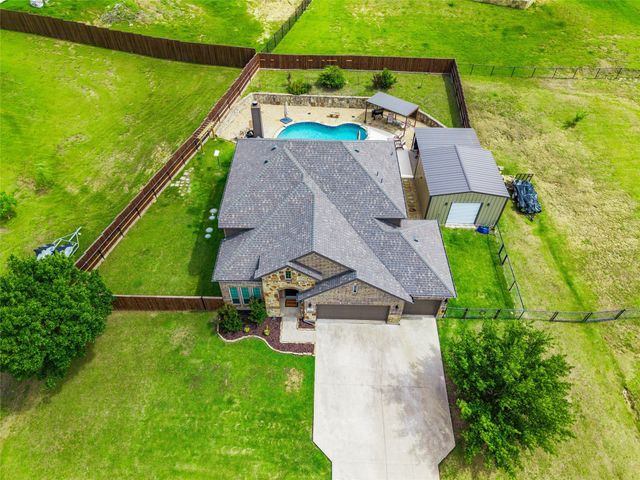 1215 The Trails Drive, Blue Ridge, TX 75424