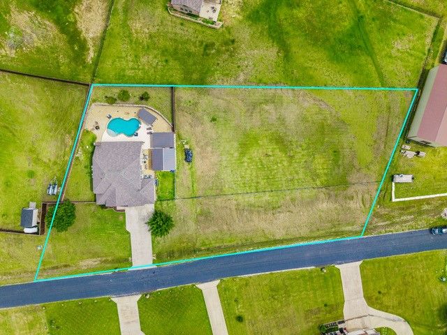 1215 The Trails Drive, Blue Ridge, TX 75424