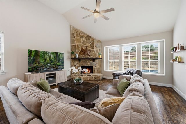 1215 The Trails Drive, Blue Ridge, TX 75424