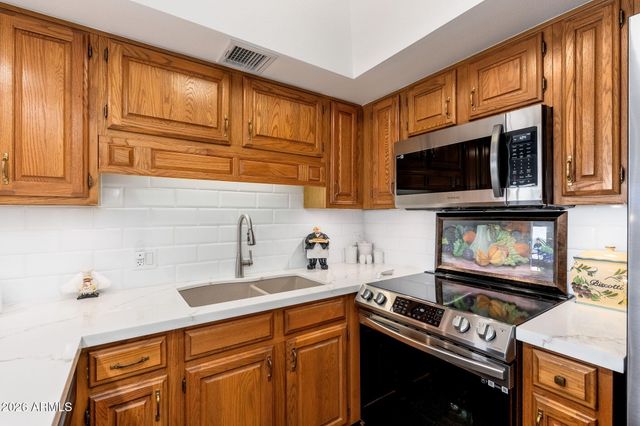 10330 W THUNDERBIRD Boulevard C114, Sun City, AZ 85351