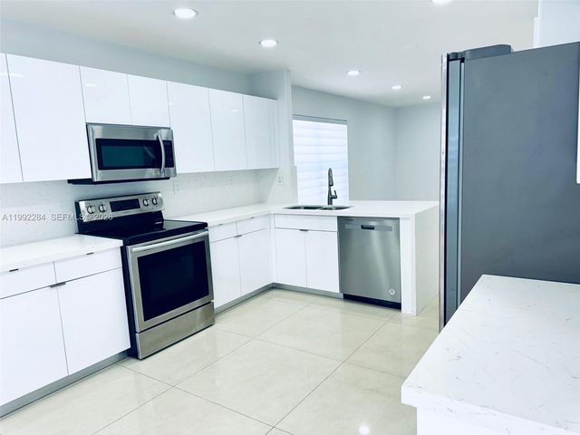 5002 SW 35th Ter, Hollywood, FL 33312