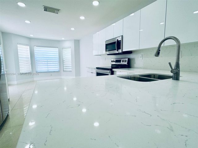 5002 SW 35th Ter, Hollywood, FL 33312