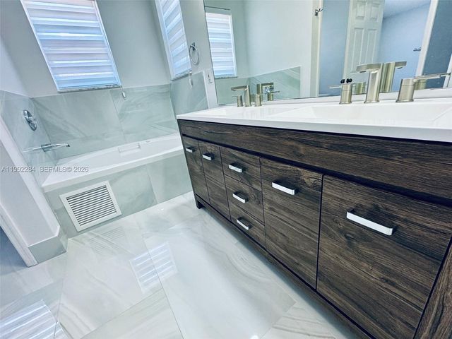 5002 SW 35th Ter, Hollywood, FL 33312