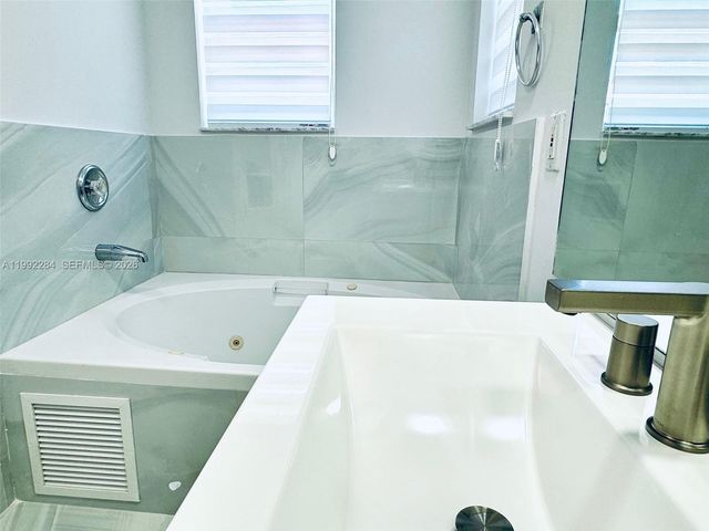 5002 SW 35th Ter, Hollywood, FL 33312