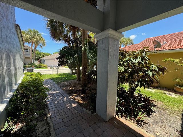 5002 SW 35th Ter, Hollywood, FL 33312