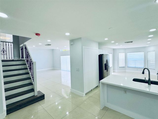 5002 SW 35th Ter, Hollywood, FL 33312