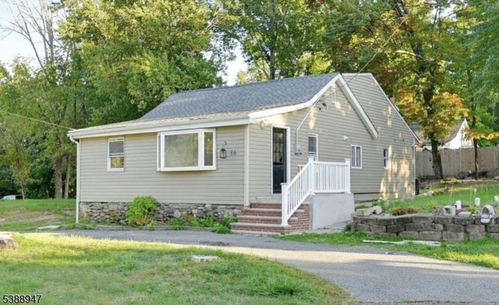 16 2nd Ave, West Milford Twp., NJ 07480