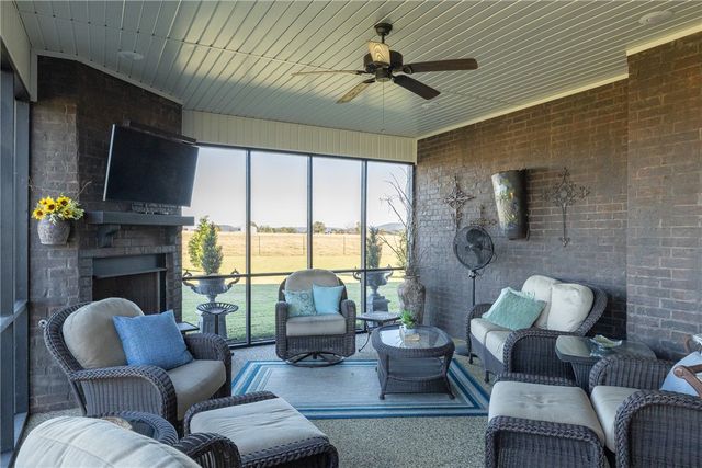 15350 Blackburn Road, Prairie Grove, AR 72753