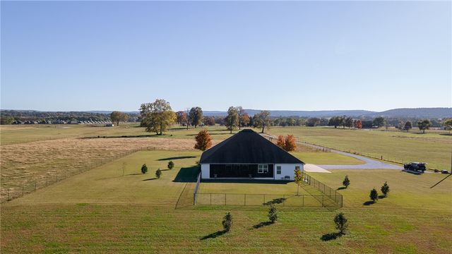15350 Blackburn Road, Prairie Grove, AR 72753