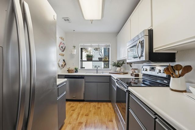 2586 Oak Road 229, Walnut Creek, CA 94597