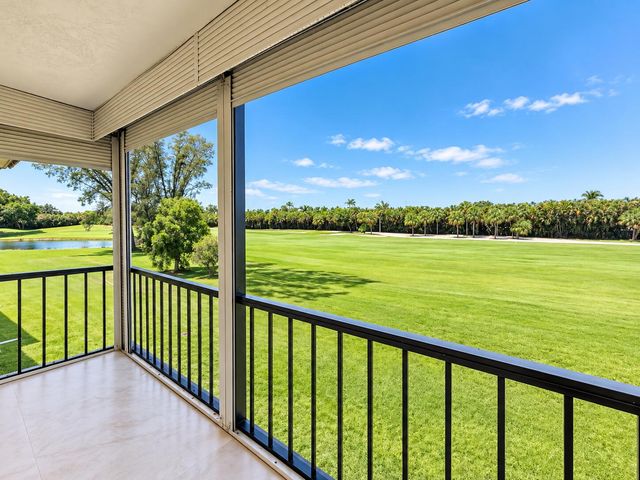 9411 N Hollybrook Lake Drive 310, Pembroke Pines, FL 33025
