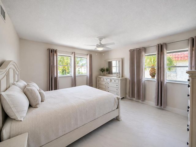 9411 N Hollybrook Lake Drive 310, Pembroke Pines, FL 33025