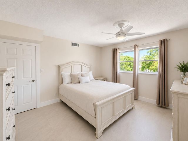 9411 N Hollybrook Lake Drive 310, Pembroke Pines, FL 33025
