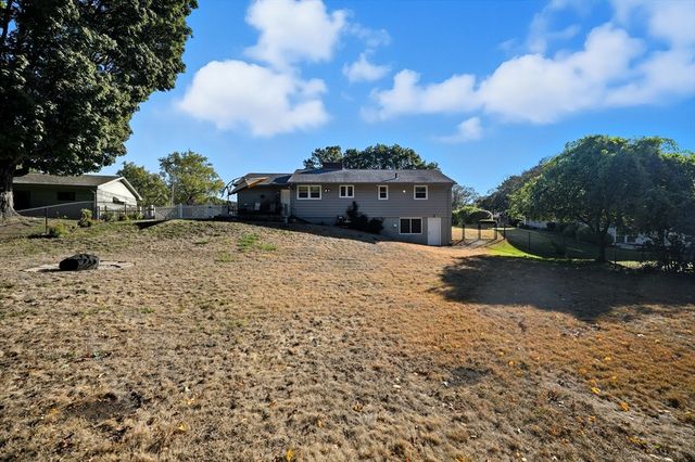 69 Fedak Dr, Chicopee, MA 01013