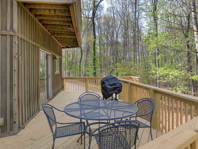 701 Gudger Rd, Sewanee, TN 37375