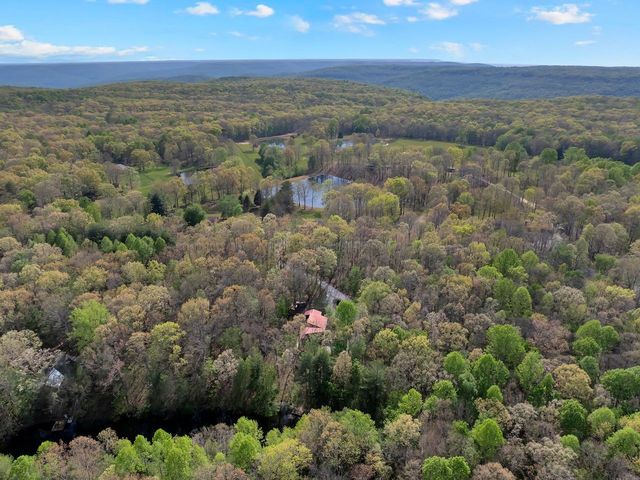 701 Gudger Rd, Sewanee, TN 37375