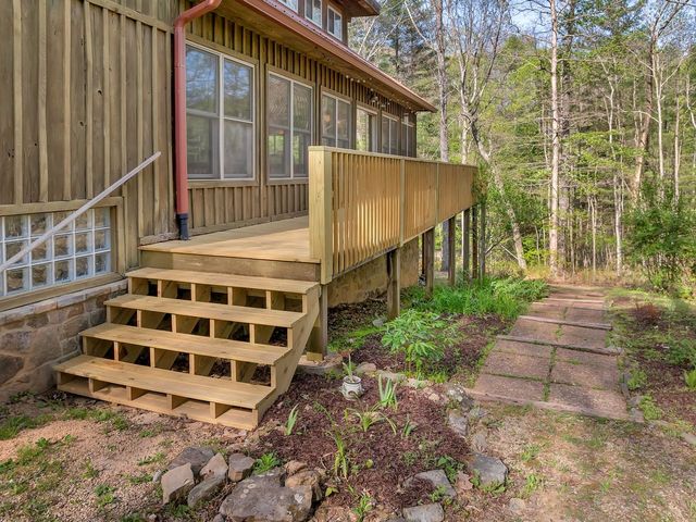 701 Gudger Rd, Sewanee, TN 37375