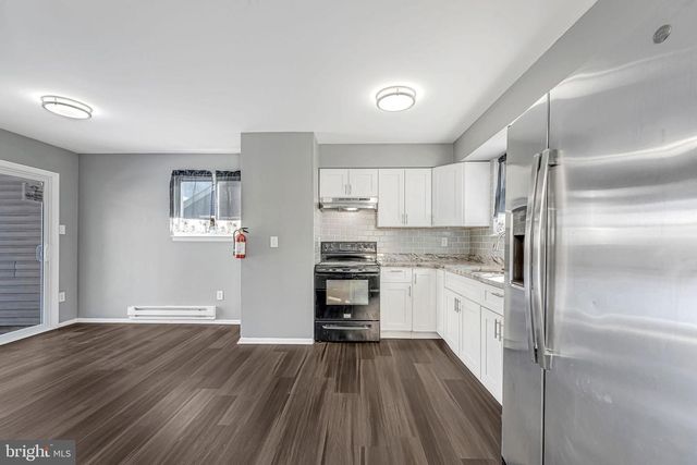 51 NOBLE RD, Sicklerville, NJ 08081