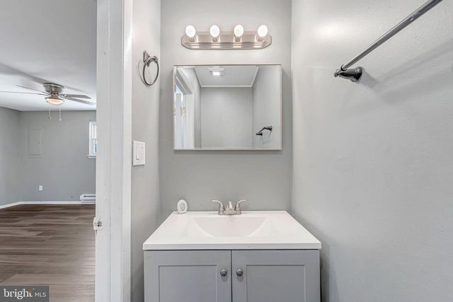 51 NOBLE RD, Sicklerville, NJ 08081